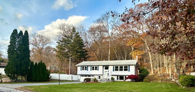 50 North Glenwoods Road, Ledyard, CT 06335