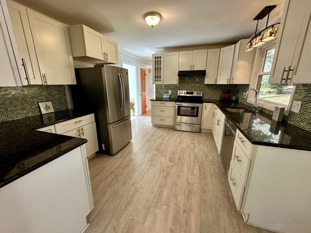 50 North Glenwoods Road, Ledyard, CT 06335