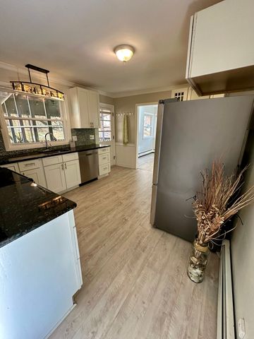 50 North Glenwoods Road, Ledyard, CT 06335