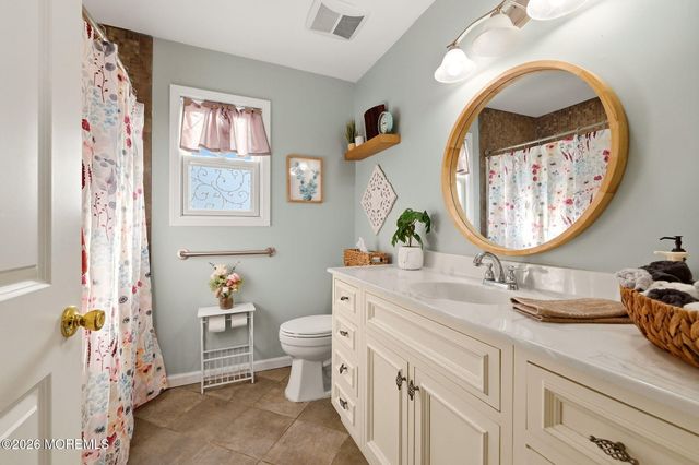 2 Lester Place, North Middletown, NJ 07748
