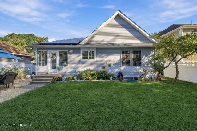 2 Lester Place, North Middletown, NJ 07748