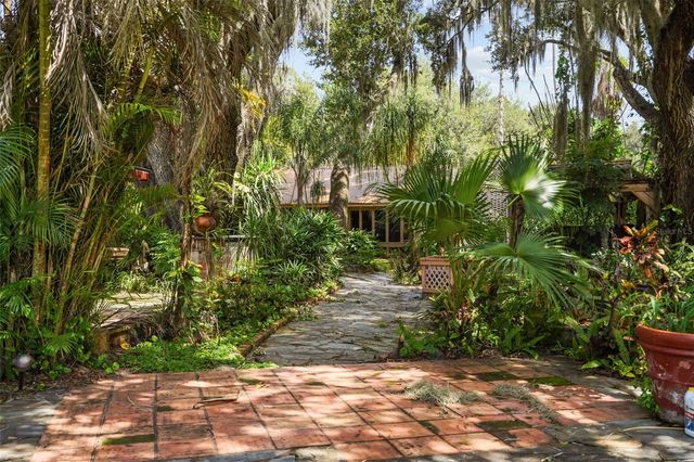 2690 E LAKE ROAD, Kissimmee, FL 34744