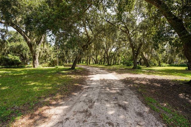 2690 E LAKE ROAD, Kissimmee, FL 34744