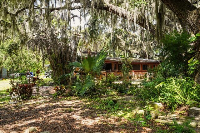2690 E LAKE ROAD, Kissimmee, FL 34744