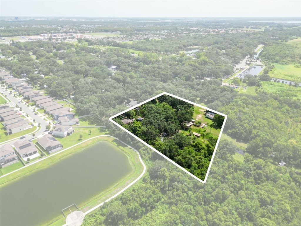 2690 E LAKE ROAD, Kissimmee, FL 34744