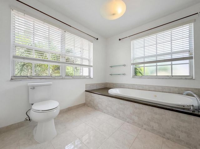 73 Gables Boulevard, Weston, FL 33326