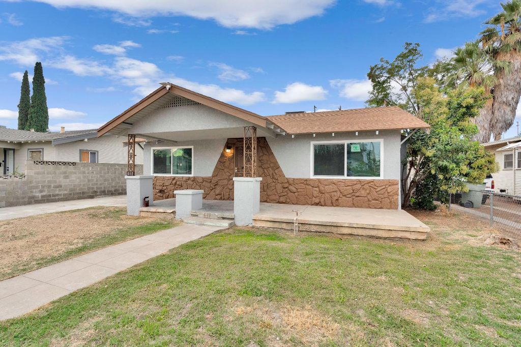 Image 2 of property listing at 617 N Farris Avenue, Fresno, CA 93728