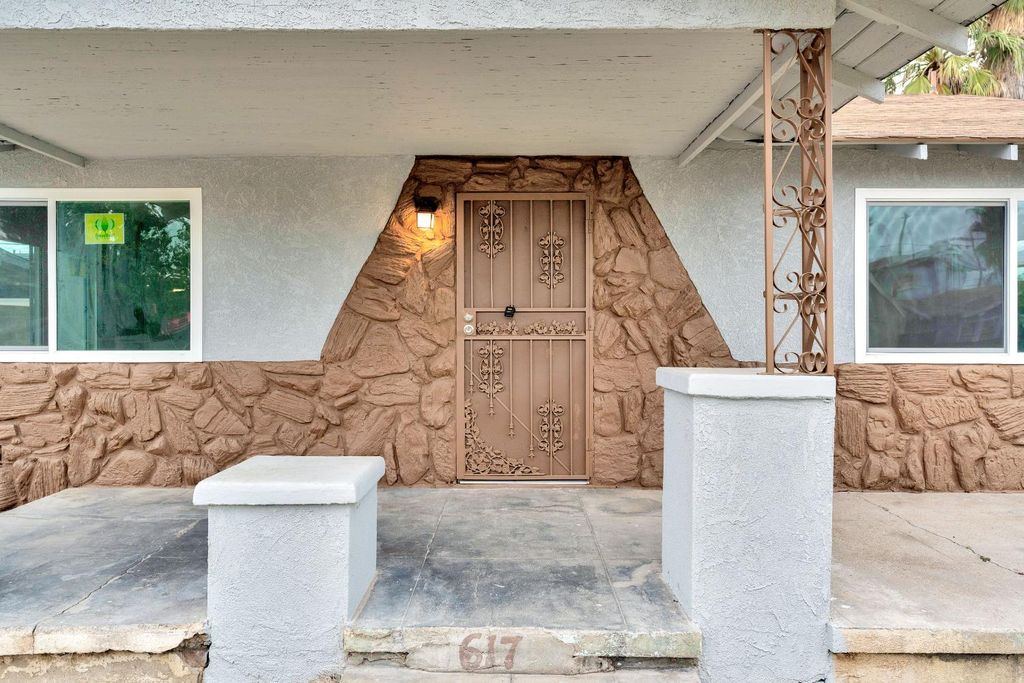 Image 4 of property listing at 617 N Farris Avenue, Fresno, CA 93728