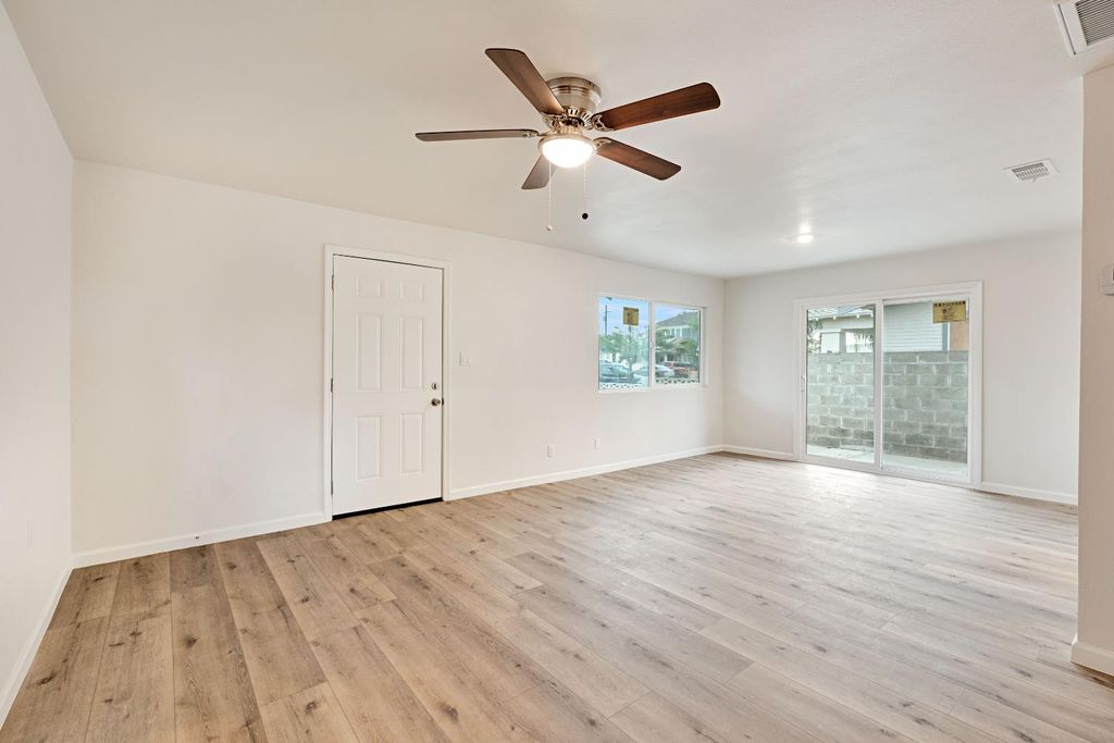 Image 5 of property listing at 617 N Farris Avenue, Fresno, CA 93728