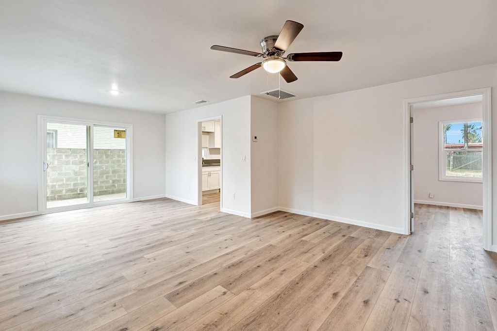 Image 6 of property listing at 617 N Farris Avenue, Fresno, CA 93728