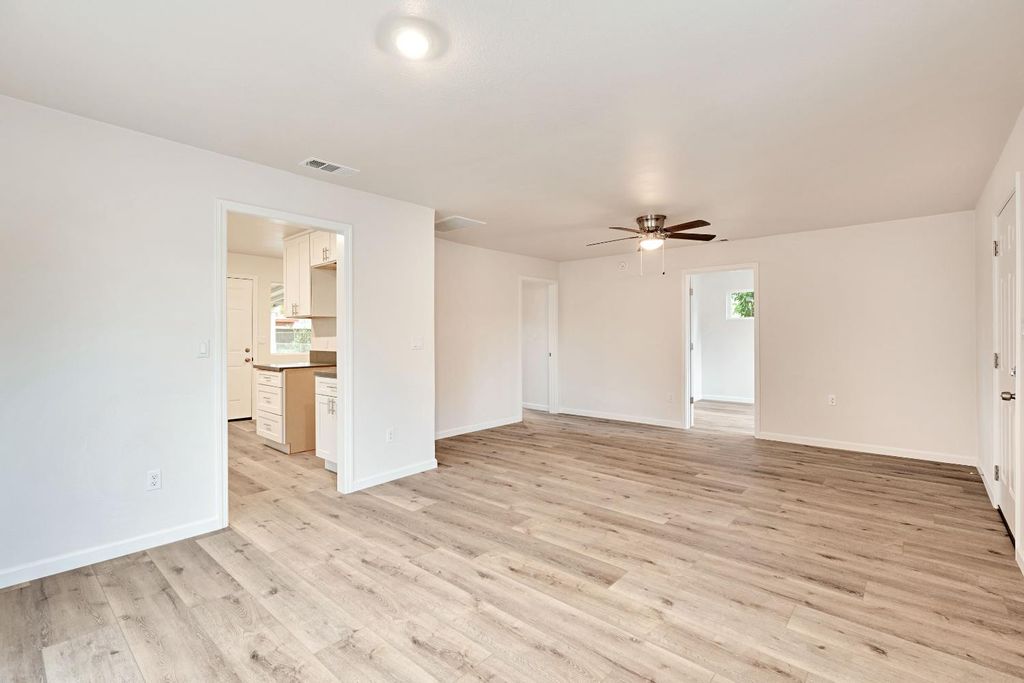 Image 7 of property listing at 617 N Farris Avenue, Fresno, CA 93728