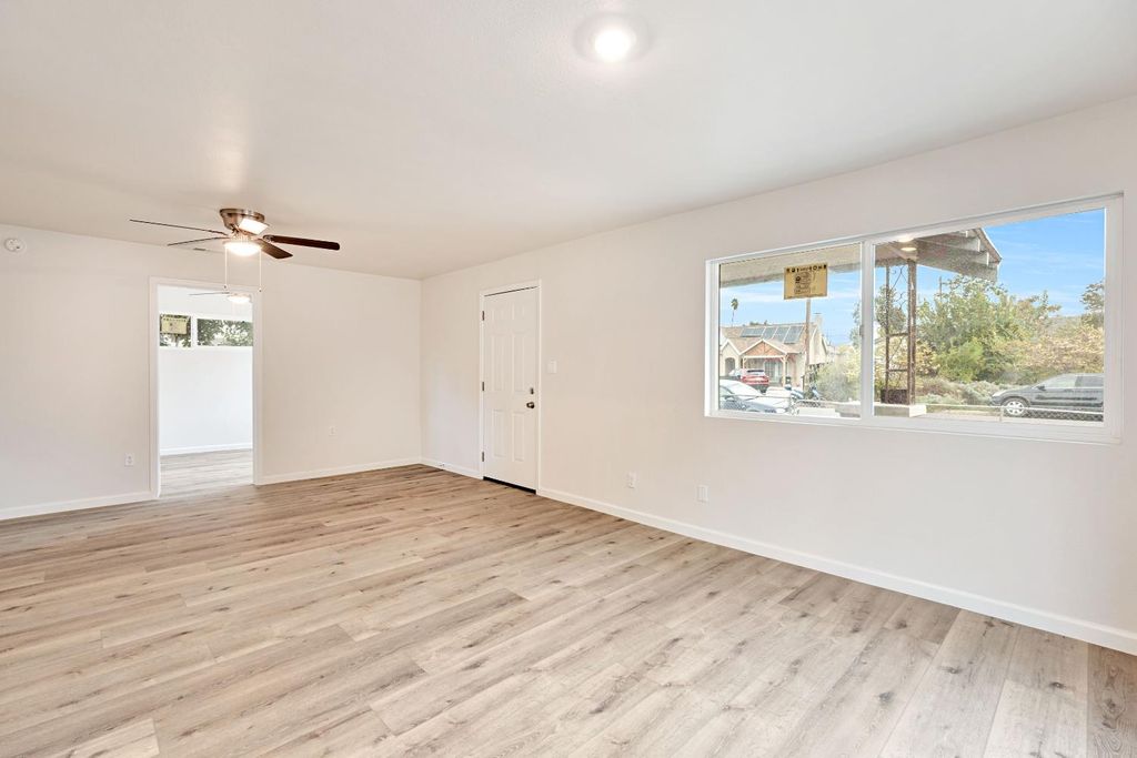 Image 8 of property listing at 617 N Farris Avenue, Fresno, CA 93728