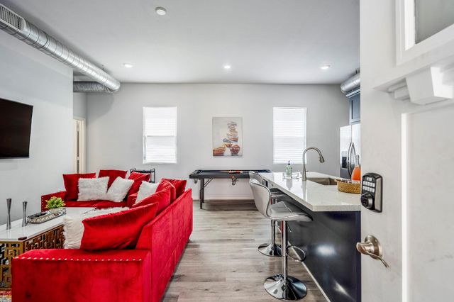 2518 Cleburne Street, Houston, TX 77004