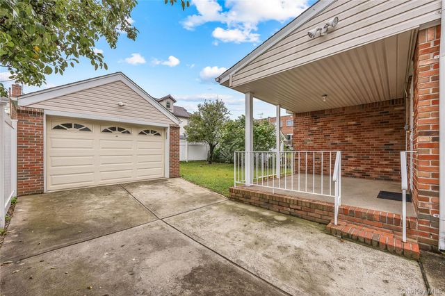 8343 261st Street, Floral Park, NY 11004