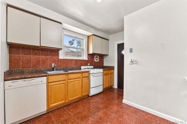 8343 261st Street, Floral Park, NY 11004