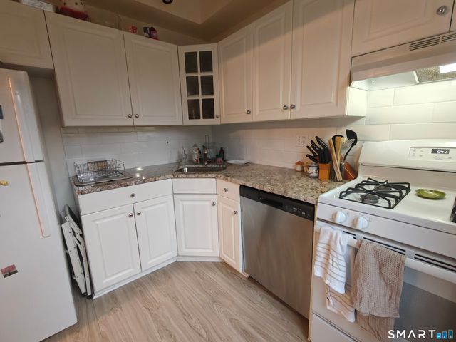 70 Strawberry Hill Avenue 5-2A, Stamford, CT 06902