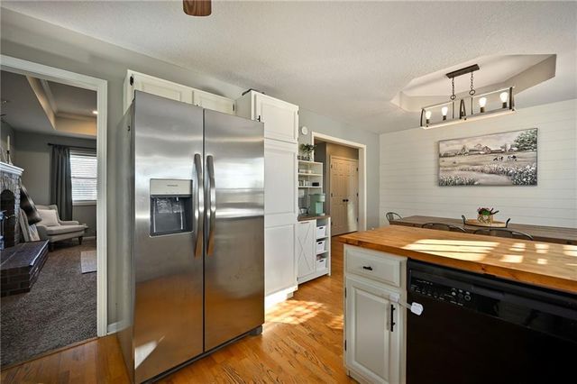 19401 E 217th Street, Harrisonville, MO 64701