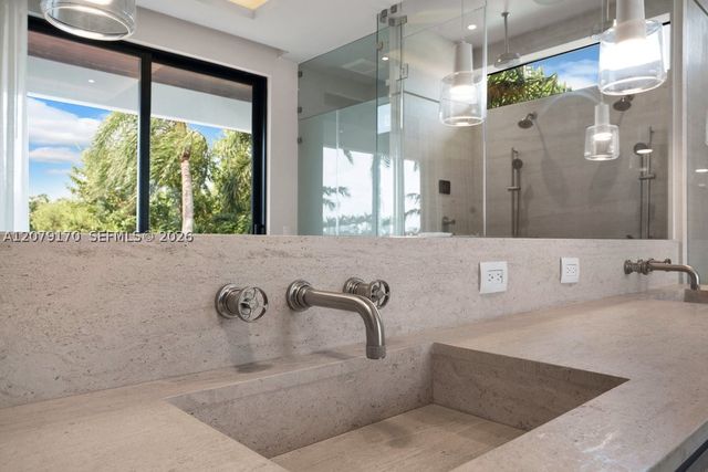 5831 Alton Rd, Miami Beach, FL 33140