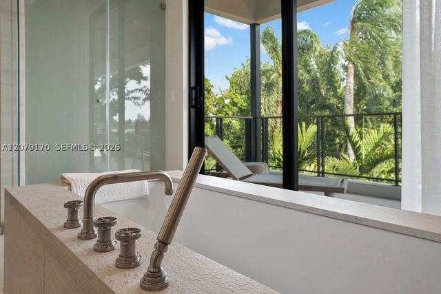 5831 Alton Rd, Miami Beach, FL 33140