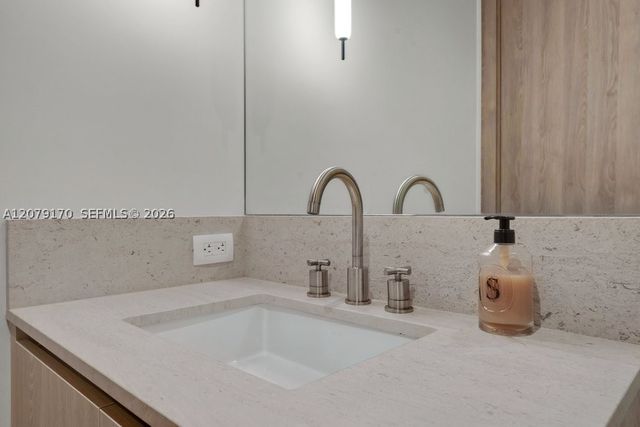 5831 Alton Rd, Miami Beach, FL 33140