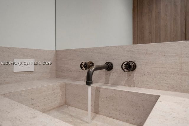 5831 Alton Rd, Miami Beach, FL 33140