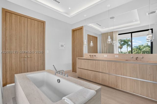 5831 Alton Rd, Miami Beach, FL 33140