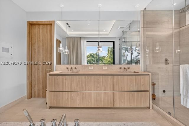 5831 Alton Rd, Miami Beach, FL 33140