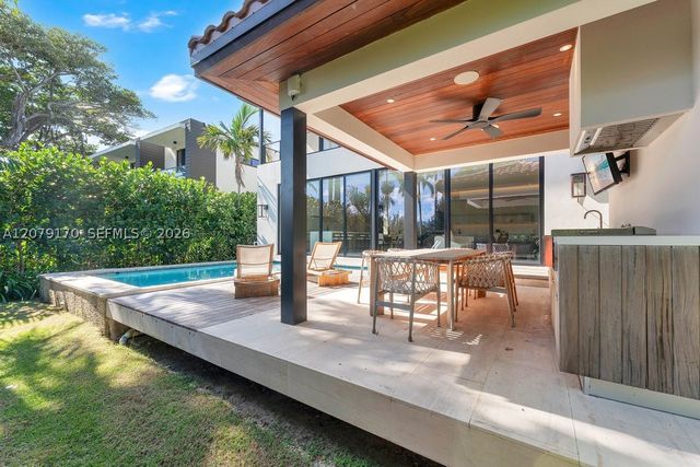 5831 Alton Rd, Miami Beach, FL 33140