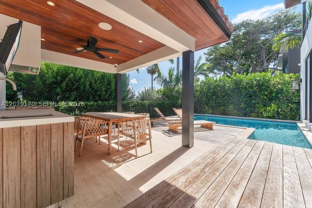 5831 Alton Rd, Miami Beach, FL 33140