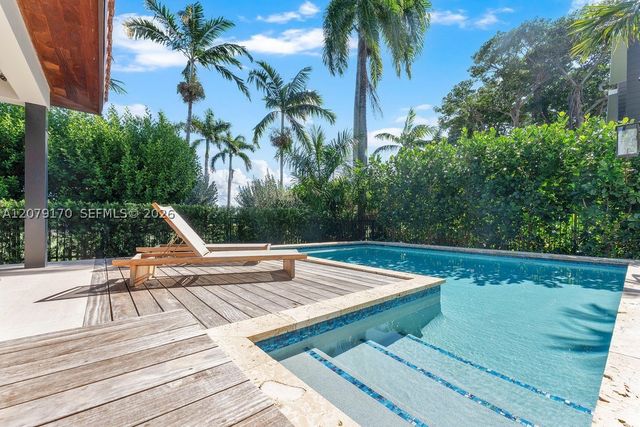 5831 Alton Rd, Miami Beach, FL 33140