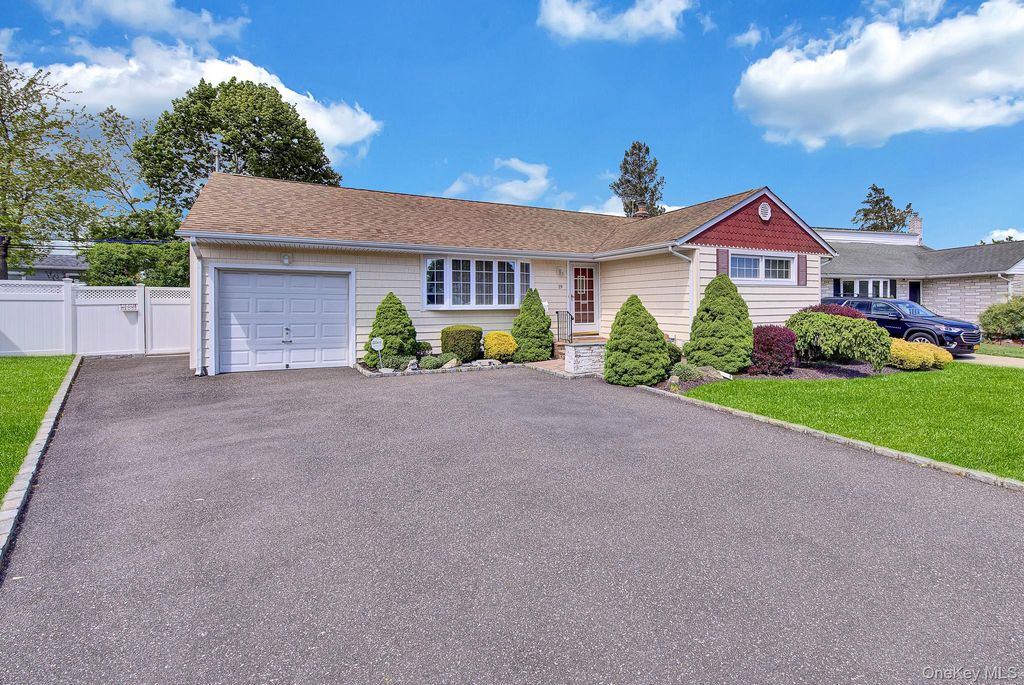 19 Essex Road, Bethpage, NY 11714 — photo 3