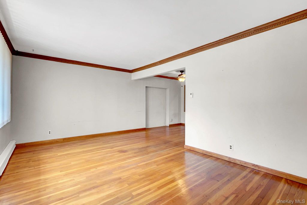 19 Essex Road, Bethpage, NY 11714 — photo 5