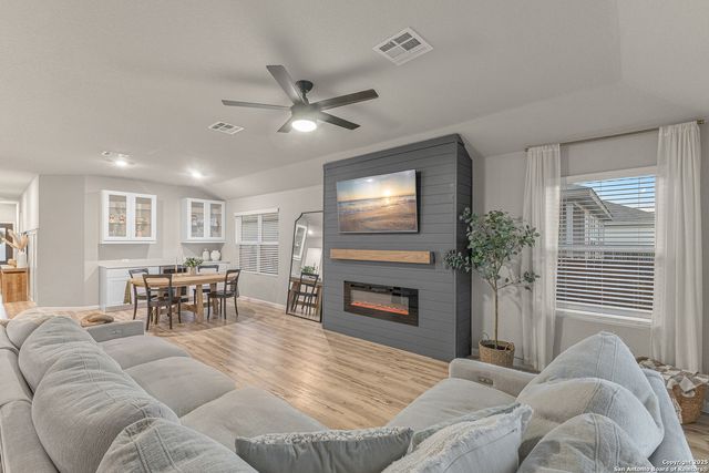 31654 Far Away, Bulverde, TX 78163