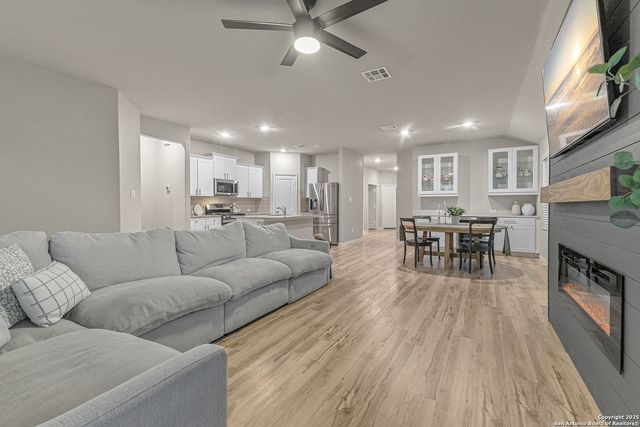 31654 Far Away, Bulverde, TX 78163