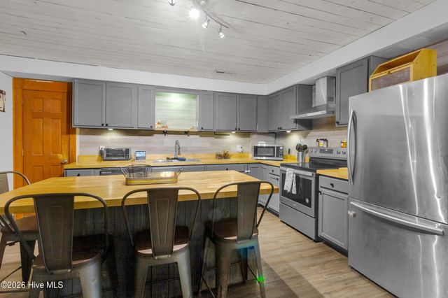 614 W Thurman Road, New Bern, NC 28562