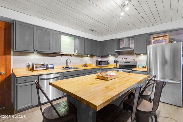 614 W Thurman Road, New Bern, NC 28562