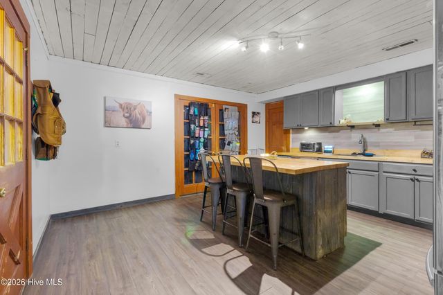 614 W Thurman Road, New Bern, NC 28562