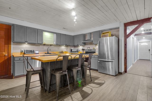 614 W Thurman Road, New Bern, NC 28562