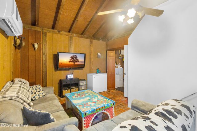 614 W Thurman Road, New Bern, NC 28562