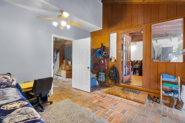 614 W Thurman Road, New Bern, NC 28562