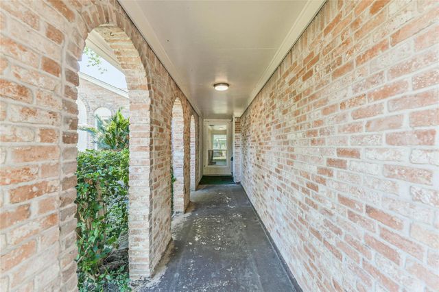 12219 South Drive, Houston, TX 77099