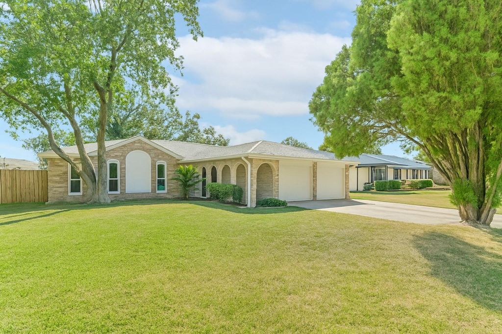 12219 South Drive, Houston, TX 77099