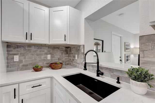 6660 17TH LANE N, St Petersburg, FL 33702