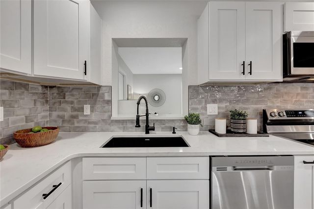 6660 17TH LANE N, St Petersburg, FL 33702