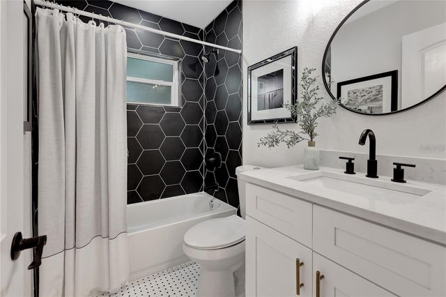 6660 17TH LANE N, St Petersburg, FL 33702