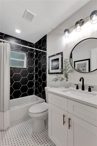 6660 17TH LANE N, St Petersburg, FL 33702