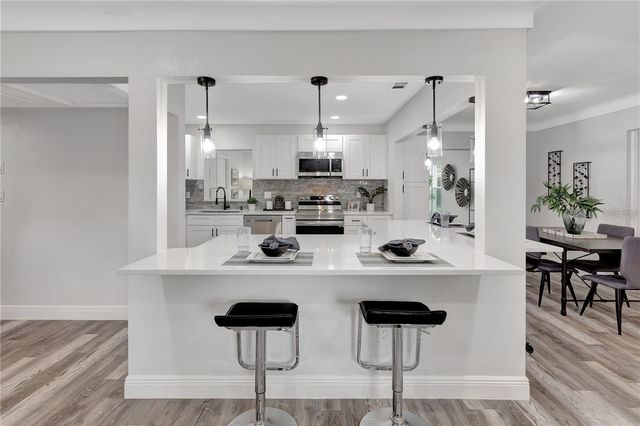 6660 17TH LANE N, St Petersburg, FL 33702