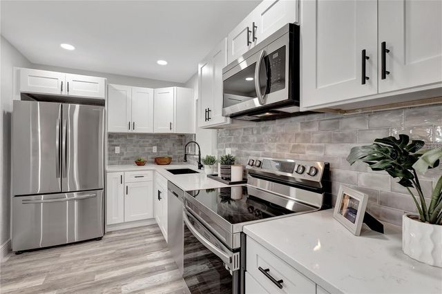 6660 17TH LANE N, St Petersburg, FL 33702