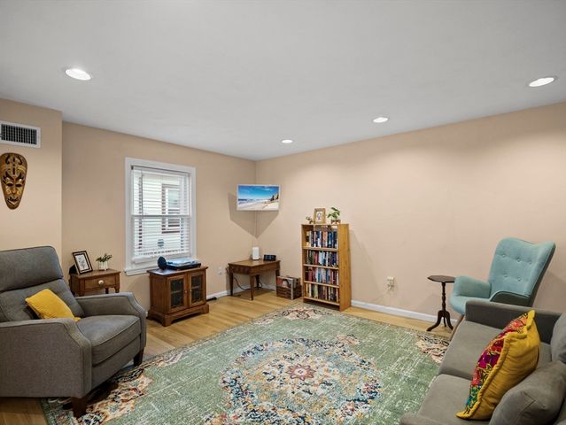 580 Bennington St 580, Boston, MA 02128