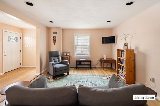 580 Bennington St 580, Boston, MA 02128